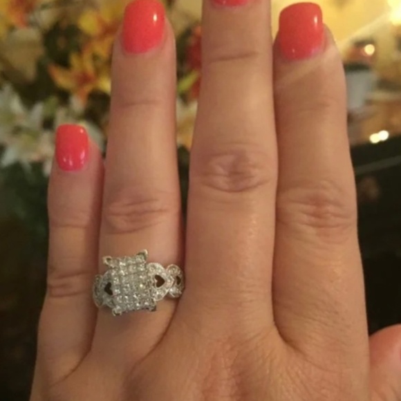 Magnificent! *ESTATE* 14k WG Natural Diamond Heart Cluster Cocktail Ring - Picture 6 of 16